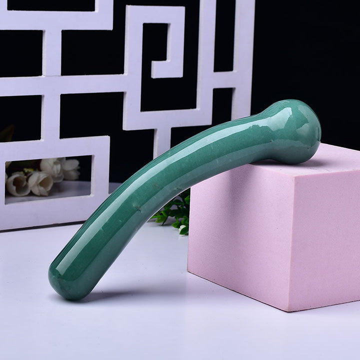 Grüner Aventurin-Dildo aus gebogenem Kristall