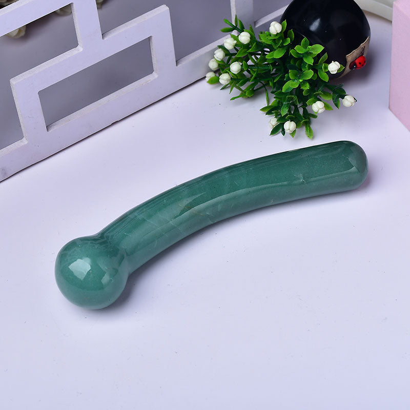 Grüner Aventurin-Dildo aus gebogenem Kristall